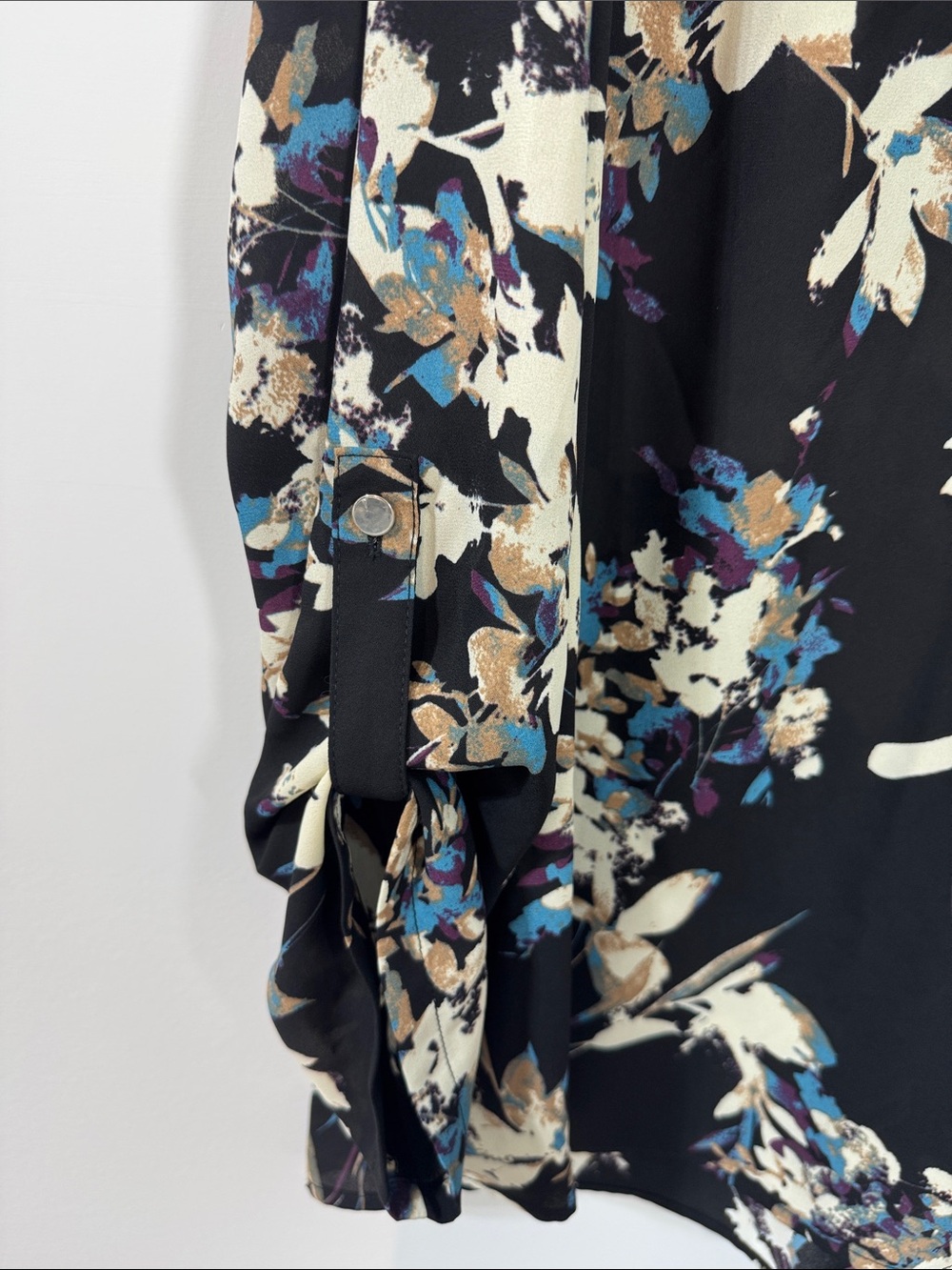Anne Klein Black Multi Floral V-Neck Buttoned Sleeve Blouse - Size Large - Picture 4 of 13